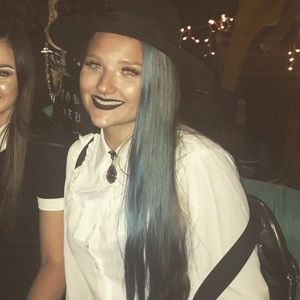 Meet your Posher, Cloe